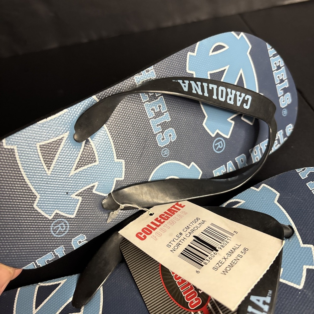 North Carolina Tar Heels Dark Blue Flip Flops size X-small  womens size 5/6 - Picture 3 of 5